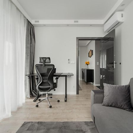Luksusowy Apartament Z 3 Sypialniami, Klimatyzacja, Parkingiem I Biurkiem We Wroclawiu By Renters Prestige Ngoại thất bức ảnh