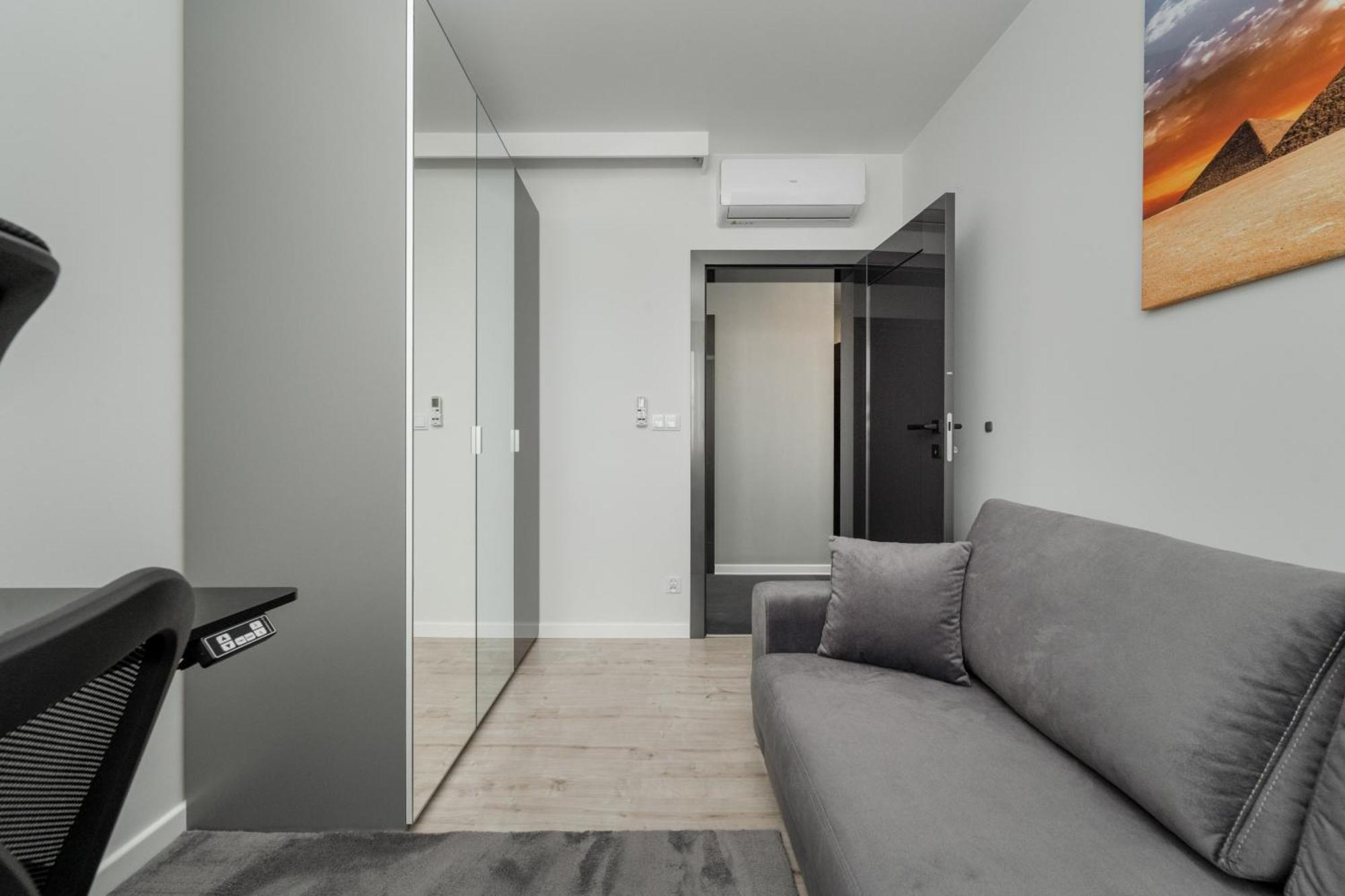 Luksusowy Apartament Z 3 Sypialniami, Klimatyzacja, Parkingiem I Biurkiem We Wroclawiu By Renters Prestige Ngoại thất bức ảnh