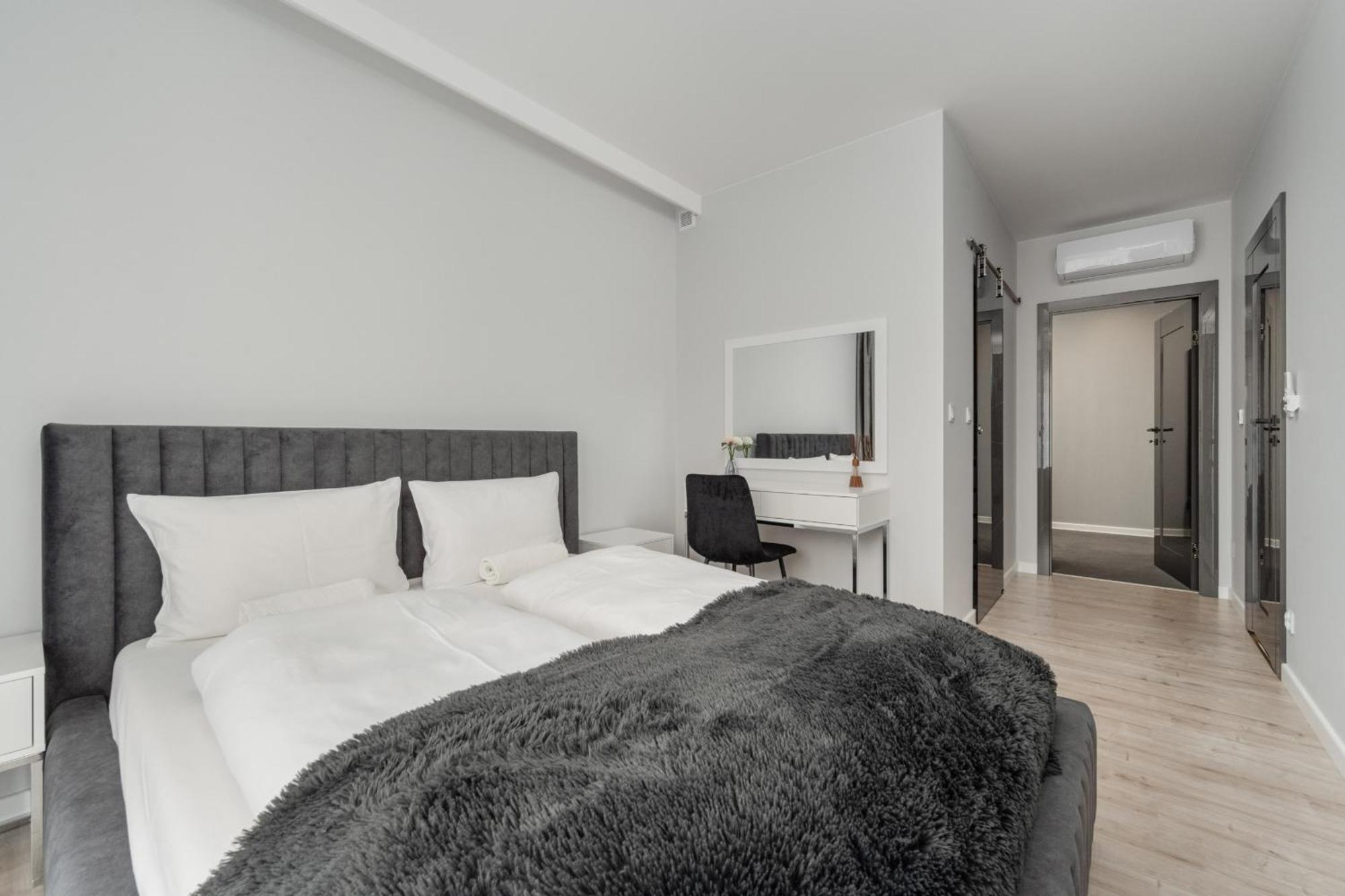 Luksusowy Apartament Z 3 Sypialniami, Klimatyzacja, Parkingiem I Biurkiem We Wroclawiu By Renters Prestige Ngoại thất bức ảnh